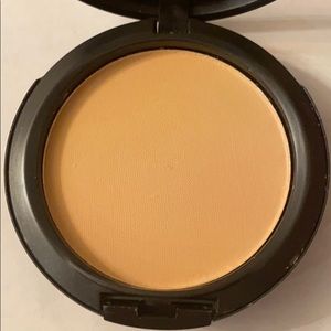 Mac studio fix NC37 Powder plus foundation